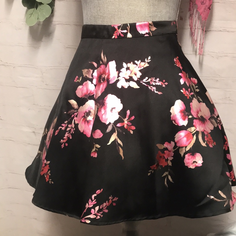 Vintage MINI SKATE SKIRT BLACK Shiny PINK FLOWERS lined full Lace size S